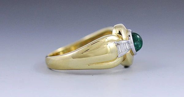 Very Pretty 18K Yellow Gold Emerald & Diamond Ring