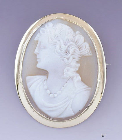 c1910s-1920s Beautiful 14k Gold Carved Cameo of a Pretty Woman Pin / Brooch