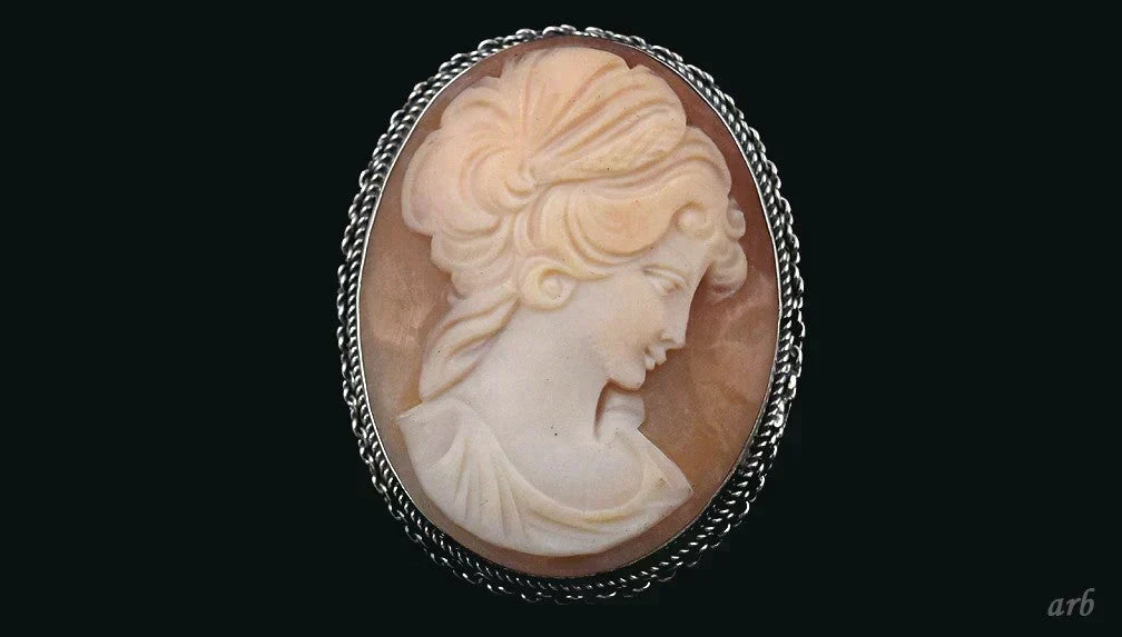 Stunning Vintage 800 Silver Cameo Pendant/Pin w/ Carved Shell Lady's Profile