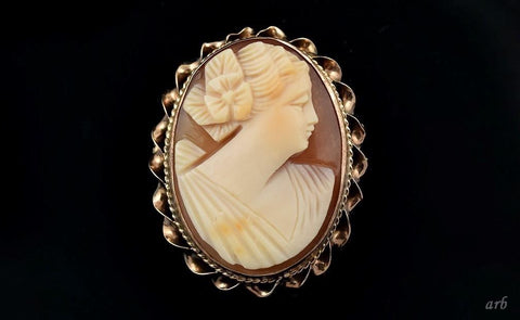 Exquisite 1920/30s 10k Yellow Gold Carved Cameo of a Woman Pin Pendant