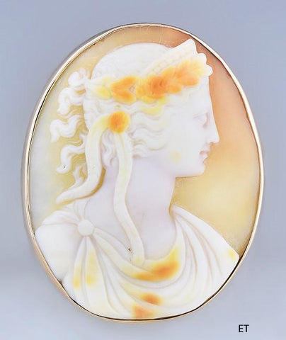 Lovely Victorian 14k Gold Carved Cameo Brooch Pin of a Classical Woman