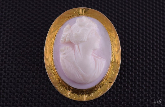 Neat Antique Greco-Roman 10k Yellow Gold and Hand Carved Cameo Pin Goddess Diana