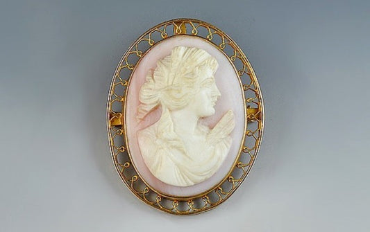 Lovely Antique 10k Gold w/ Carved Shell Girl Portrait Cameo Pendant or Pin Italy