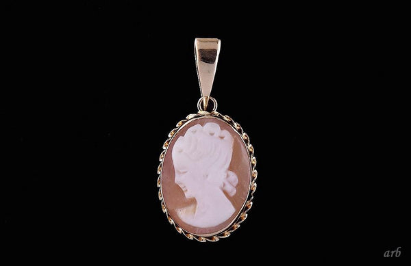 Fun Vintage 14k Yellow Gold Carved Shell Cameo Pendant of Pretty Woman