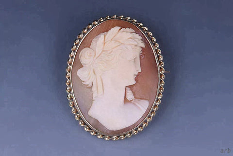 Pretty VTG 10k Yellow Gold Carved Cameo of a Young Woman Brooch/Pendant