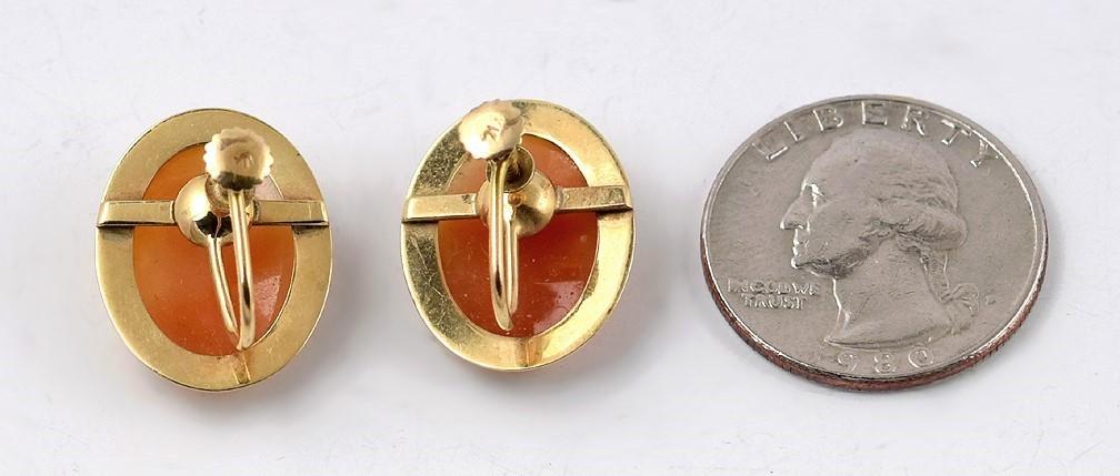 Adorable Vintage 1950s 14k Yellow Gold Carved Cameo Screwback Earrings
