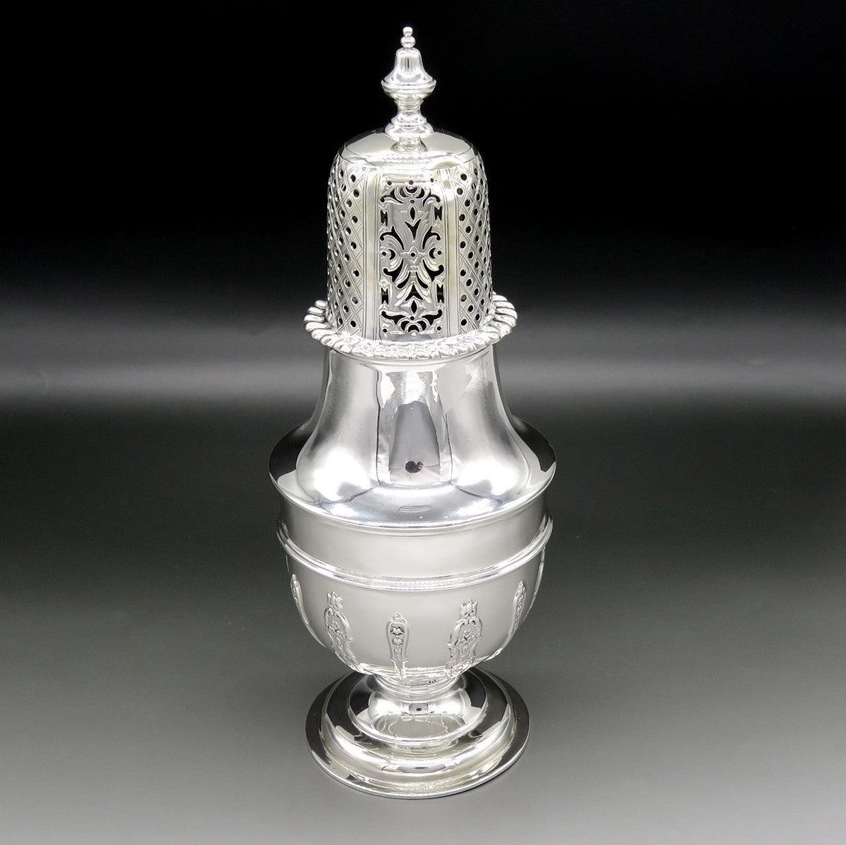 Anituqe 1899 English Georgian Style Mappin Bros Castor Muffineer Sugar Shaker