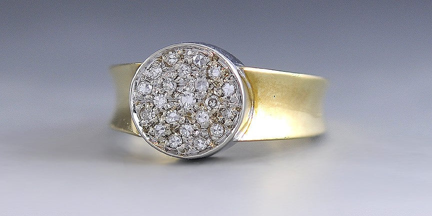Beautiful c1980s 18k Yellow Gold & Diamond Ring