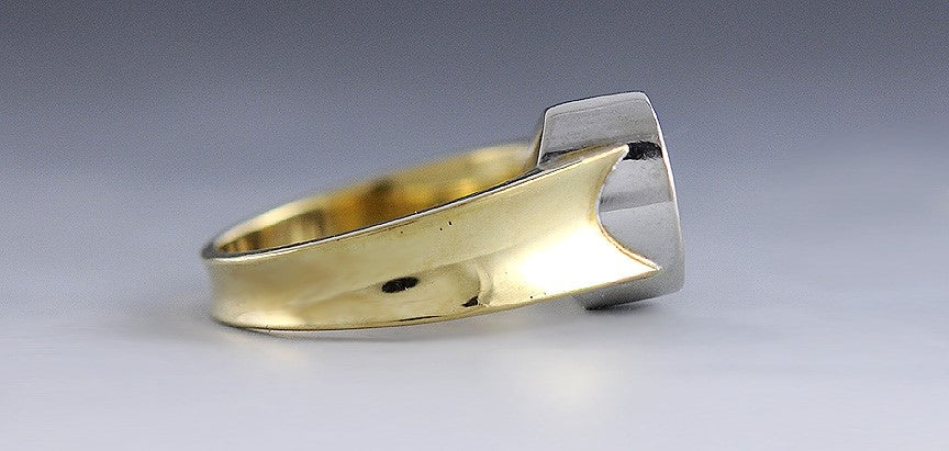 Beautiful c1980s 18k Yellow Gold & Diamond Ring