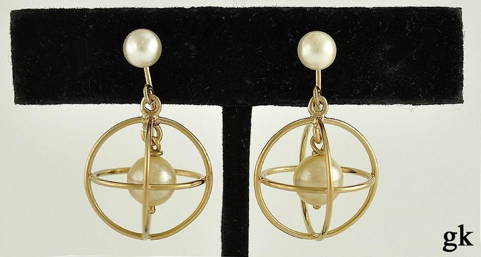 Beautiful Pair 14K Yellow Gold and Genuine Pearl Screw Back Earrings