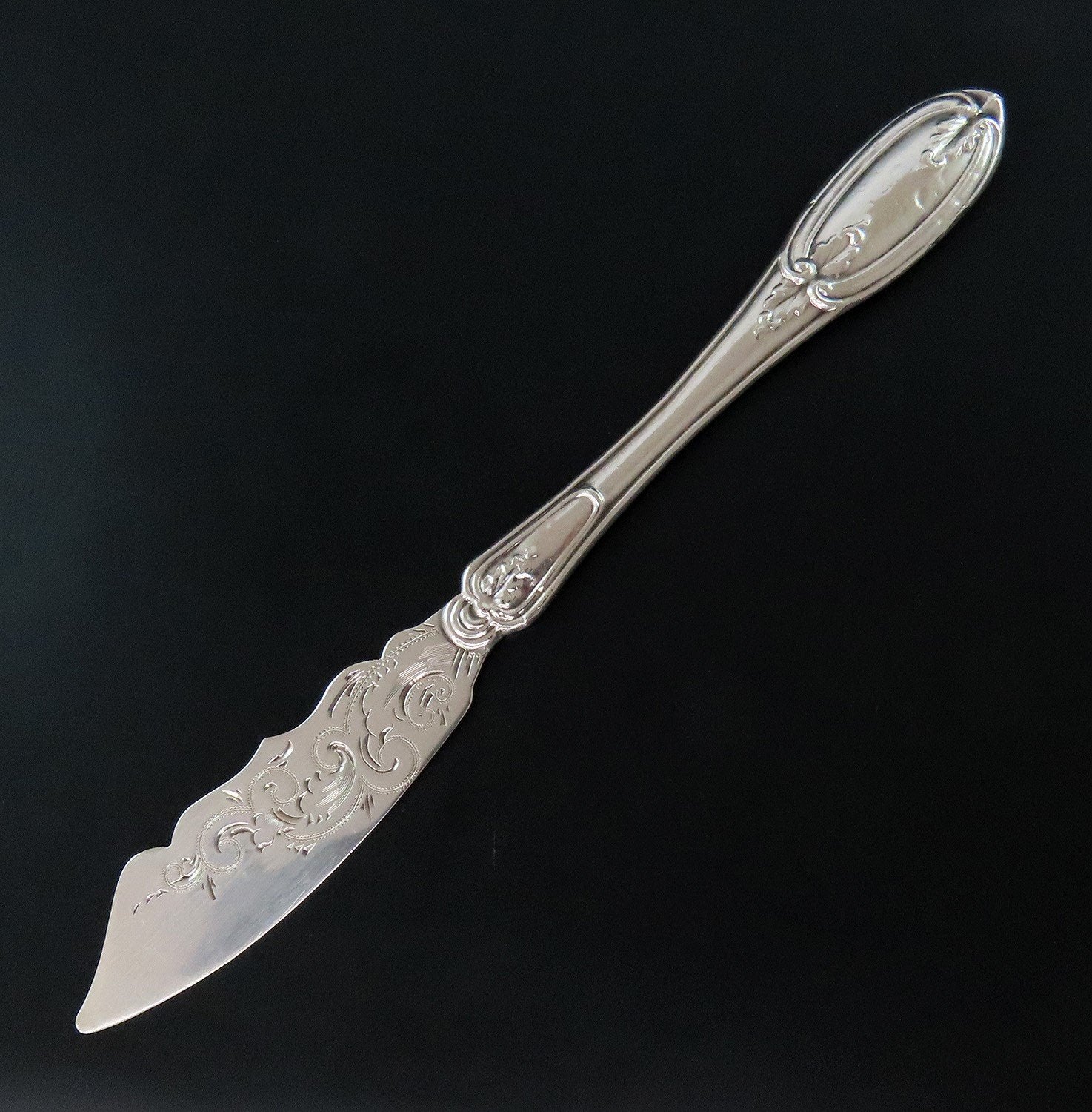 Lovely Coin Silver Master Butter Knife Great Engraved Blade 6 3/4 Inches