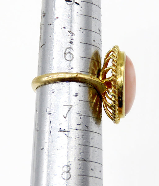 Elegant 18k Yellow Gold Peach Coral Oval Cabochon Ring