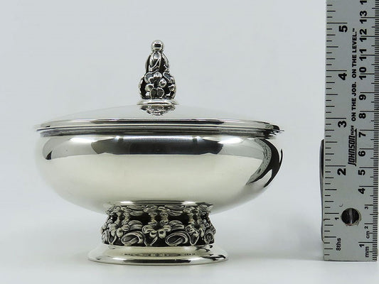 Beautiful VTG Round Covered Dish Bowl Box w Openwork Floral Designs