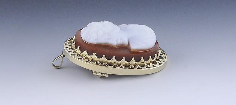Delightful VTG 14k Gold Carved Hardstone Cameo Pin / Pendant
