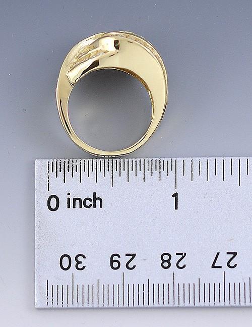 Gorgeous Eye-Catching 18k Gold & Sparkling Diamond Ring