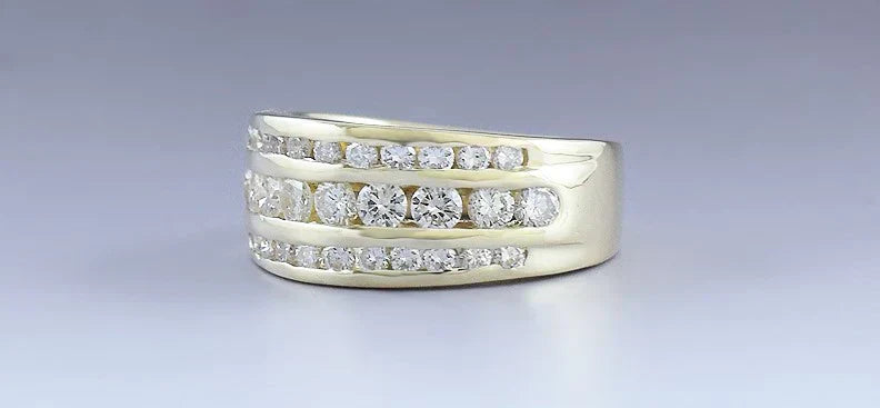 Nice Quality 14K Gold & Modern Brilliant Cut Diamond Ring