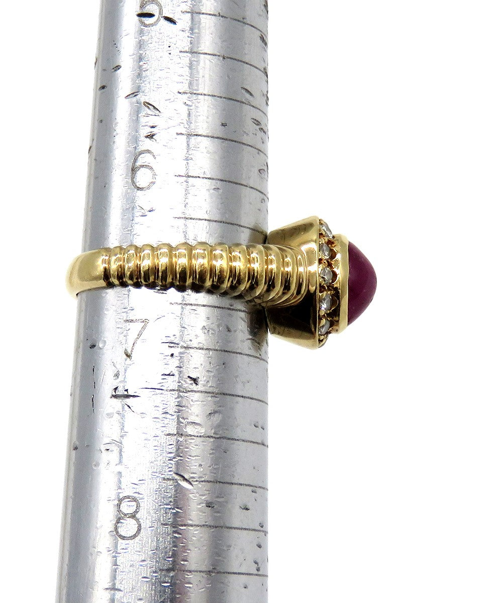 Elegant 14k Yellow Gold Ruby Cabochon Diamond Halo Ribbed Ring