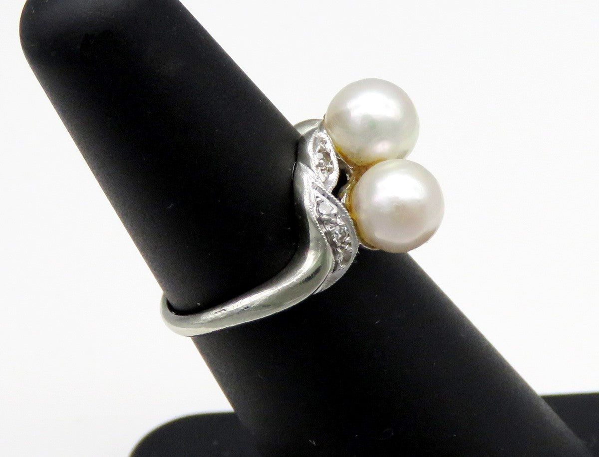 Vintage 14K White Gold Pearl Accent Diamond Bypass Style Ring Size 5.25