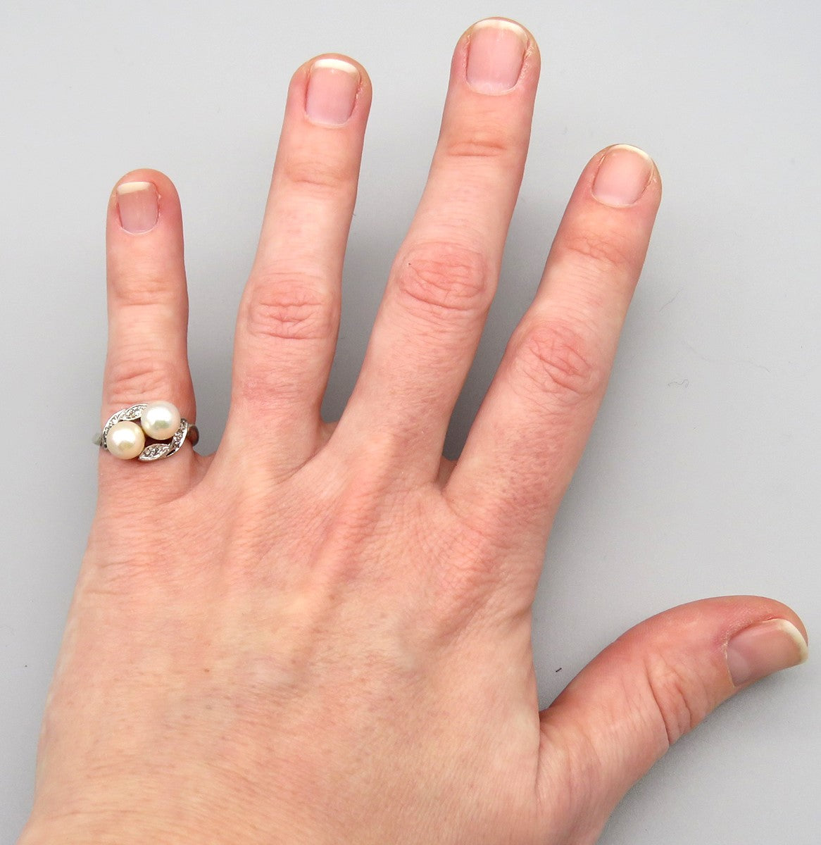 Vintage 14K White Gold Pearl Accent Diamond Bypass Style Ring Size 5.25