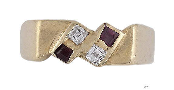 Moderne 14k Yellow Gold Ruby & Princess Cut Diamond Ring Size 7