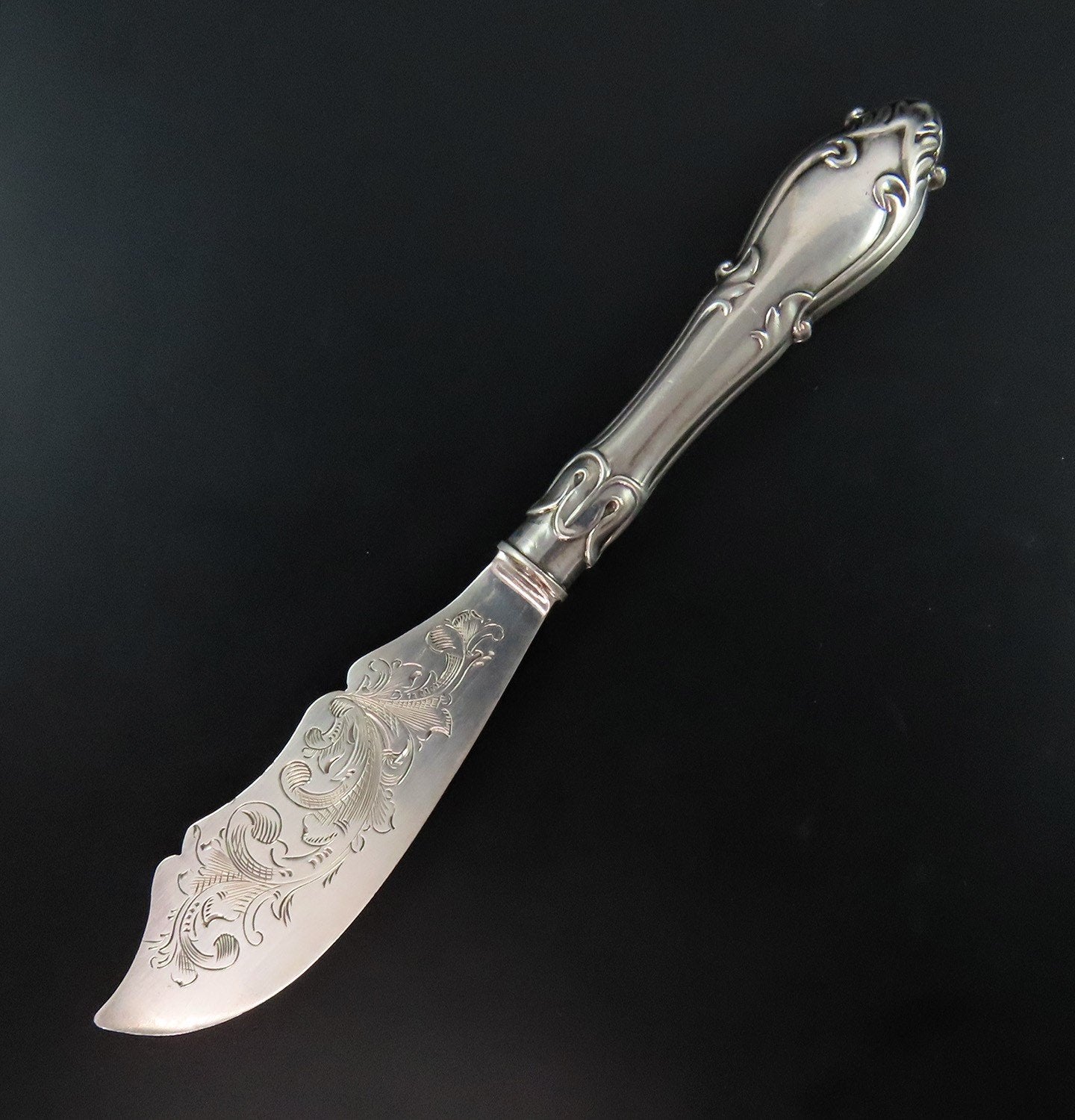 Beautiful Coin Silver Master Butter Knife Engraved Blade 6 5/8"