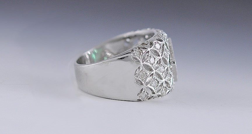 Stunning Diamond & Emerald 18K White Gold Filigree Ring