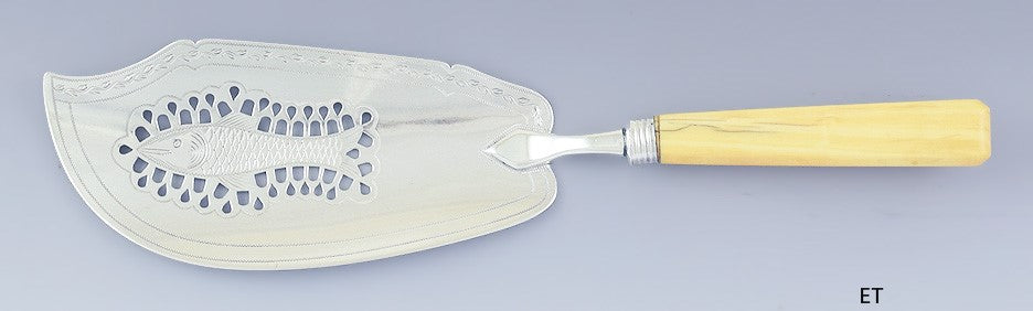 1810 Great English Georgian Sterling Silver Hand Engraved Fish Slice / Server