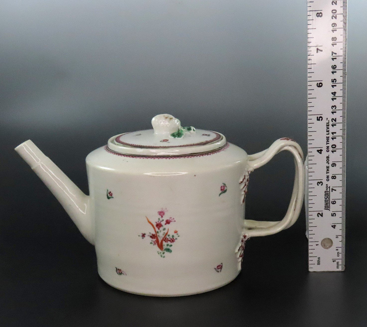 Lovely Chinese Export Porcelain Tea Pot Hand Painted Delicate Flowers c1800