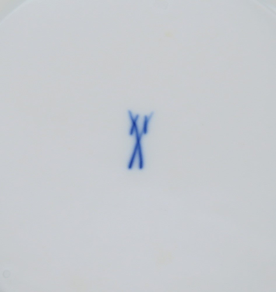 Large Perfect Meissen Scattered Flowers Serving Bowl 10" Diameter Round