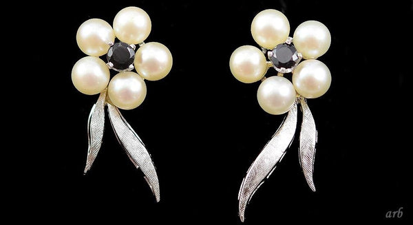 Excellent 14k White Gold Onyx and Real Pearl Pierced Earrings