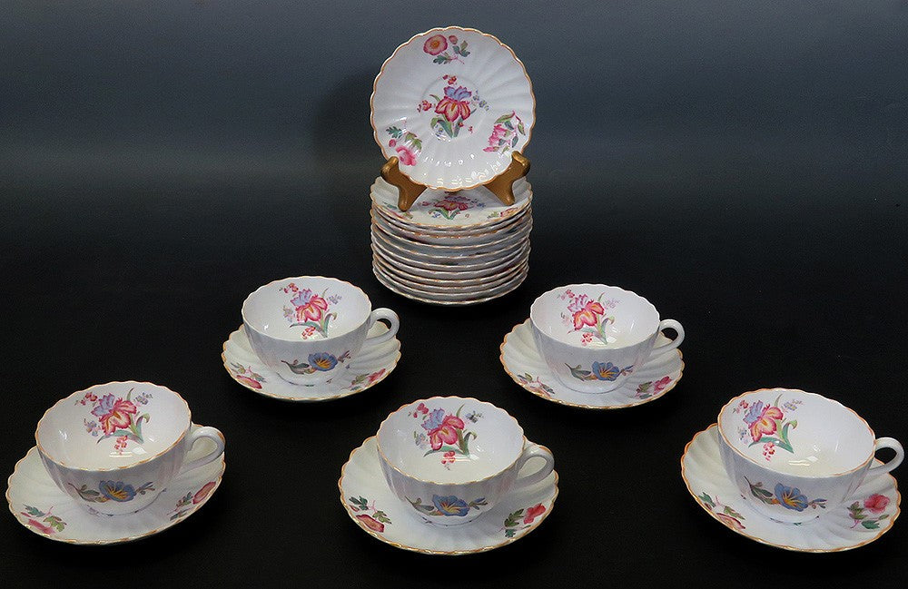 Spode Copeland English Porcelain Iris Pattern Hand Painted 17 Saucers 5 Tea Cups