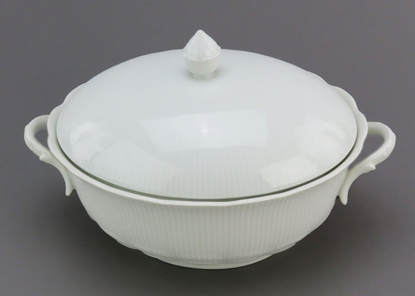 Large Kaiser Romantica White Oval Covered Serving Entree Vegetable Dish