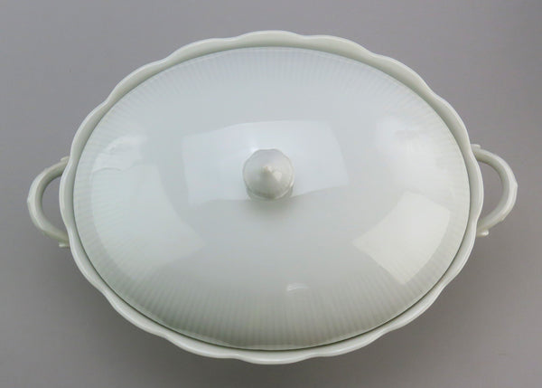 Large Kaiser Romantica White Oval Covered Serving Entree Vegetable Dish