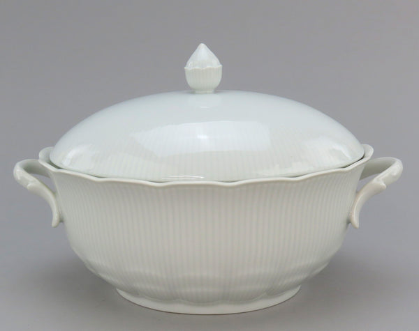 Large Kaiser Romantica White Oval Covered Serving Entree Vegetable Dish