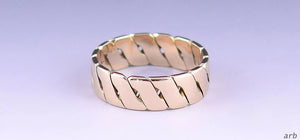 Interesting Shining 14k Yellow Gold Ring Band w/ Joined “S” Shapes, Size 7 1/2