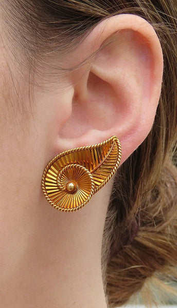 Dazzling Pair Retro 18k Gold Leaf Feather Swirl Earrings