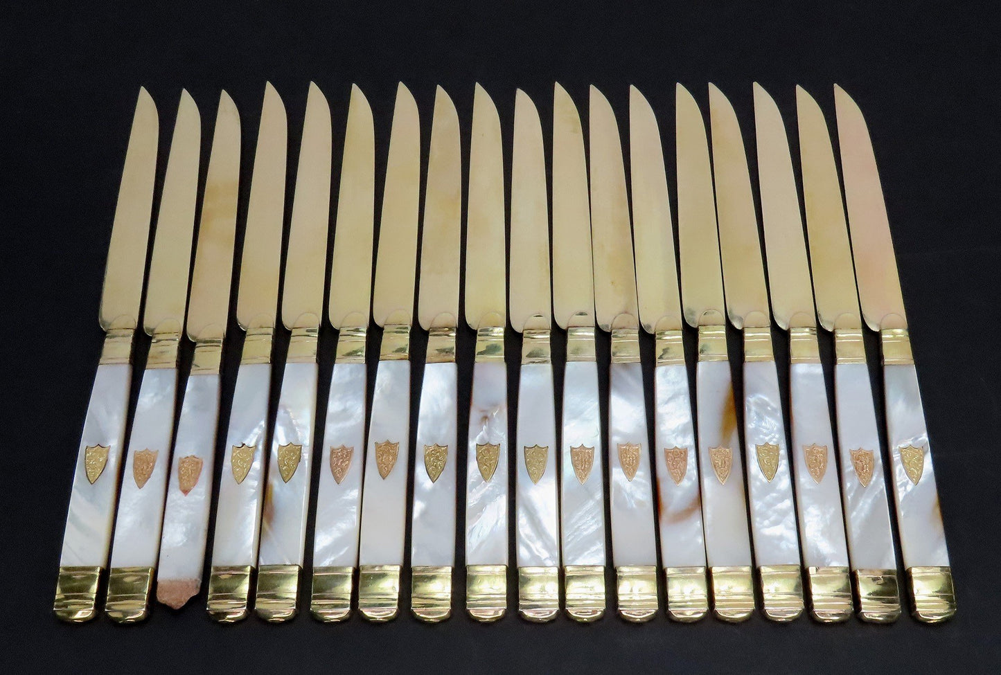 Fine set 18 French 950 Gilt Silver & Gold Mother-of-pearl Fruit/Dessert Knives