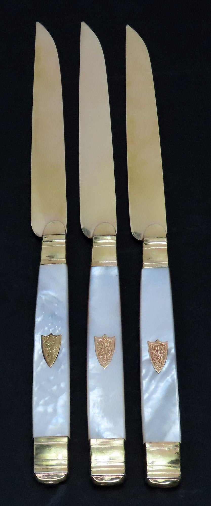Fine set 18 French 950 Gilt Silver & Gold Mother-of-pearl Fruit/Dessert Knives
