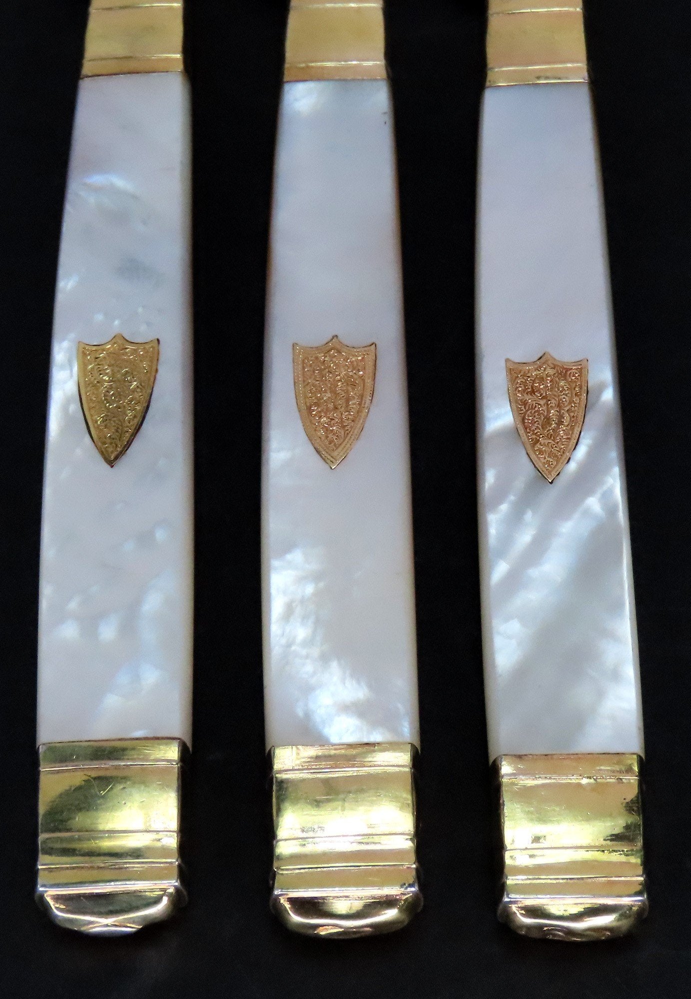 Fine set 18 French 950 Gilt Silver & Gold Mother-of-pearl Fruit/Dessert Knives