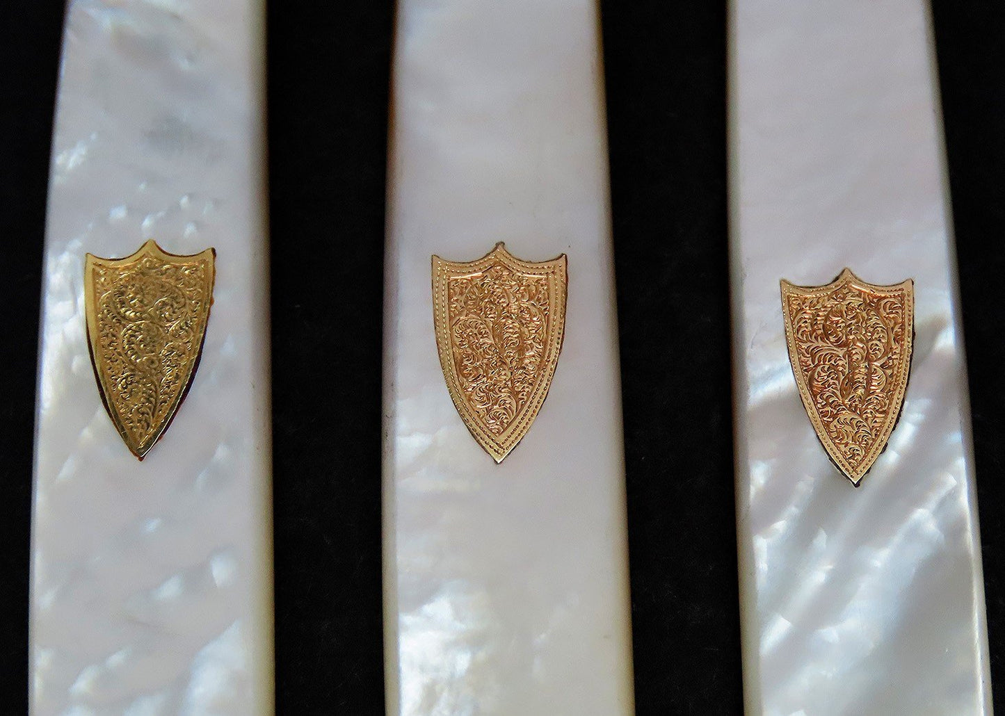 Fine set 18 French 950 Gilt Silver & Gold Mother-of-pearl Fruit/Dessert Knives