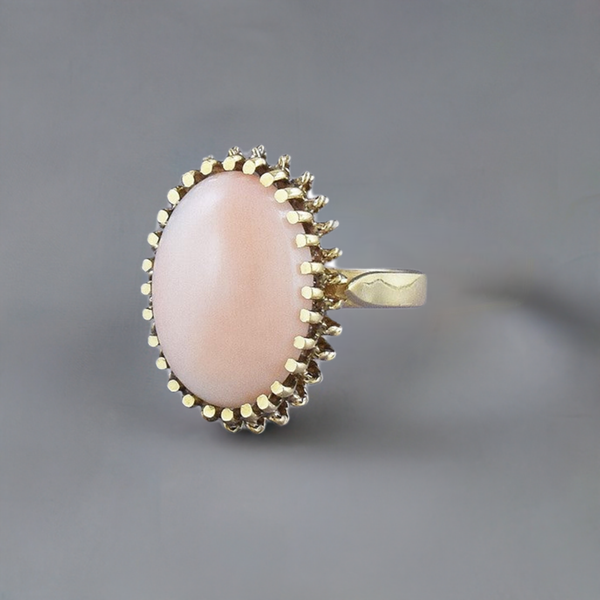 Lovely 18k Yellow Gold & Coral Pink Cabochon Ring Size 4.5