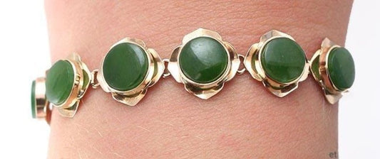 Well Made 18k Gold Nephrite Jade Bracelet C1950s