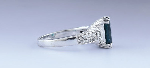 Beautiful 14k White Gold Diamond Lab Created Emerald Ring