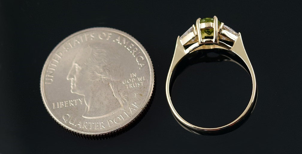 Brilliant 10k Yellow Gold Ring w/ Green Peridot and Clear Trillions Stones Sz 7