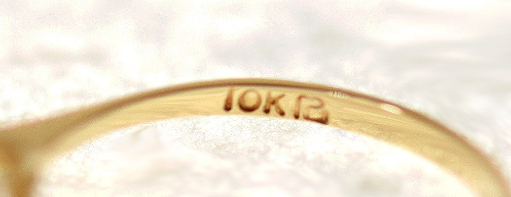 Brilliant 10k Yellow Gold Ring w/ Green Peridot and Clear Trillions Stones Sz 7