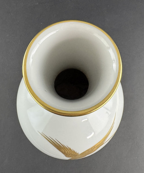 Beautiful Heinrich H Co Selb Bavaria Hand Painted Gold Gilt Birds Vase