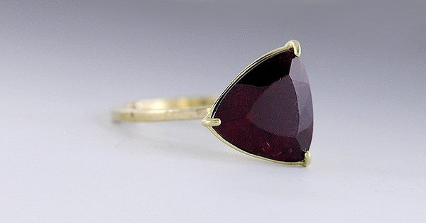 Stunning 18K Gold Tourmaline Ring with Hand Hammered Finish Size 6