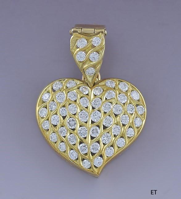 Stunning 18k Gold & Diamond Leaf Filigree Heart Shaped Pendant