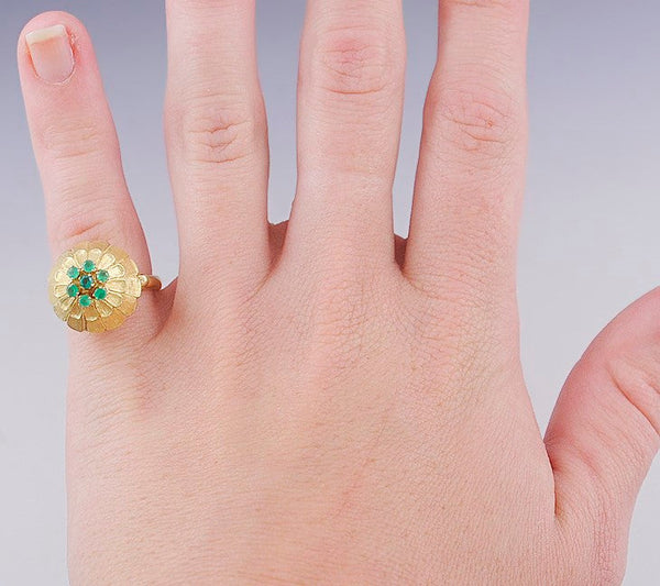 Lovely 18k Yellow Gold Green Chrysoprase & Synthetic Emerald Ring Size 6.25