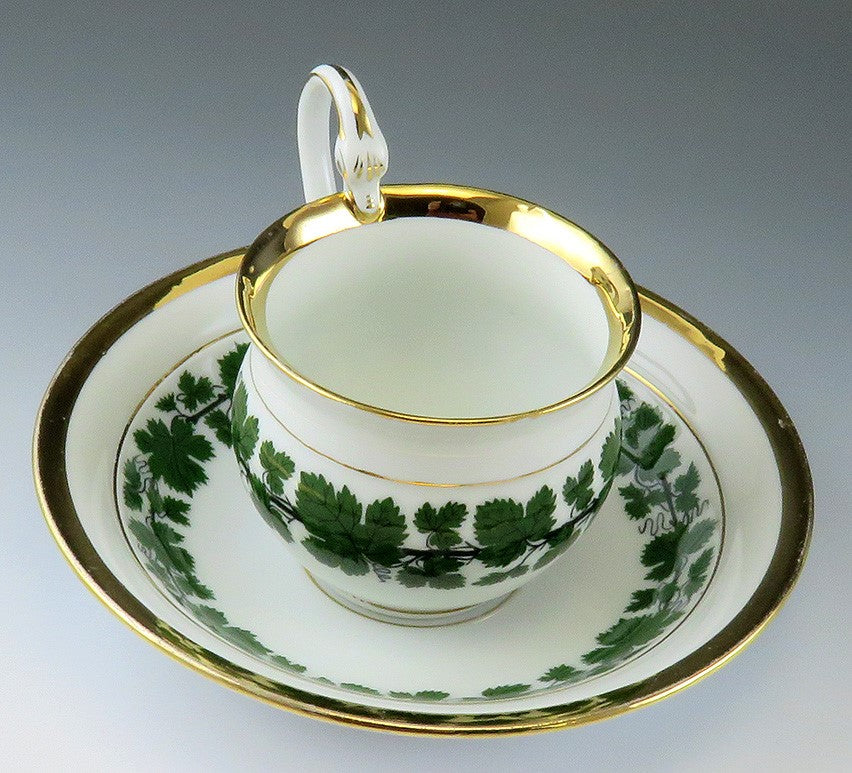 Fantastic 17pc Meissen Full Green Vine Gilt Tea Coffee Cup and Saucer Set